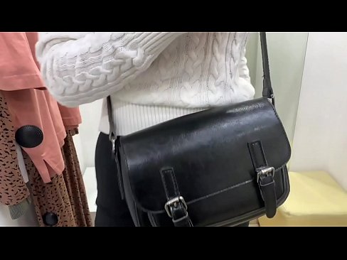 ❤️ Public masturbation sa batan-ong bitch FeralBerry nga adunay dildo sa fitting room Porno sa amon ❤
