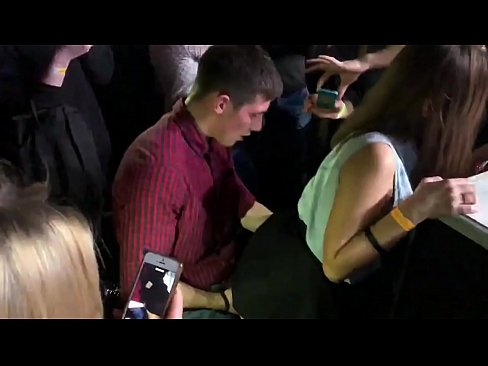 ❤️ Tinuod nga sekso sa usa ka nightclub sa Russia. Ang 18-anyos nga Ruso nga babaye sa anus ug puwerta nakighilawas sa usa ka nightclub Porno sa amon ❤