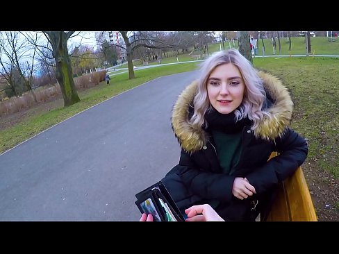 ❤️ Gitulon ang init nga cum sa usa ka estranghero alang sa kuwarta - blowjob sa parke ni Eva Elfie Porno sa amon ❤