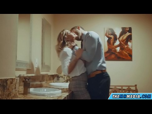 ❤️ Kung ang usa ka busty blonde naghaylo kanimo sa usa ka publiko nga kasilyas Porno sa amon ❤